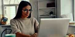 3 Tips Mudah Tampil 'Camera Ready' saat Work from Home