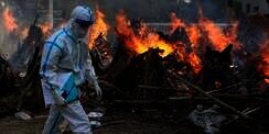 Larang Penghanyutan Jenazah Covid-19 ke Sungai, Warga India Diimingi Rp983 Ribu