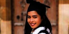 Deretan Seleb Cantik Lulus dengan Prediklat Cumlaude