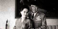 5 Gaya Stylish Ratna Sari Dewi Soekarno Saat Masih Muda