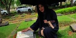 Deretan Artis yang Tak Bisa Dampingi Orangtua Saat Meninggal