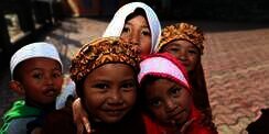 Sayangi dan Baca Doa Ini Saat Usap Kepala Anak Yatim