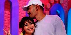 Foto Makin Mesra Robby Purba dan Ayu Ting Ting: Elus Kepala Sampai Digendong