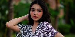 7 Potret Lea Ciarachel, Gaya Saat Pemotretan Bikin Pangling