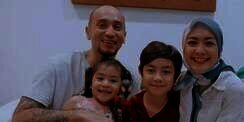 Sedih Banget, Genggaman Tangan Istri Kuatkan Gary Iskak yang Kena Kanker Hati