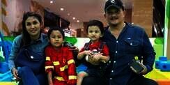 Potret Keluarga Kecil Mantan Suami Suzanna, Jarang Terekspos!