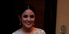 Tampil Polos di Kolam Renang, Netizen Salfok Lihat Body Goals Nindy Ayunda