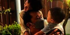 Momen Bahagia Hanung Bramantyo Main Bareng Anak usai Sembuh Dari Covid-19