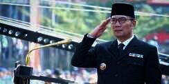 Momen Keren Ridwan Kamil Main Pingpong Dengan Ibu: 82 Tahun Masih Bisa Nyemesh