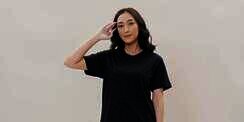 Tips Padu Padan Kaus Polos untuk Tampilan Lebih Stylish