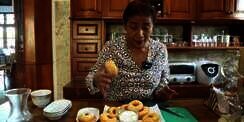 Sajian Donat Kentang PPKM ala Susi Pudjiastuti