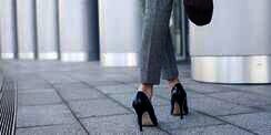 6 Trik Singkat Memakai Sepatu Heels tanpa Rasa Sakit