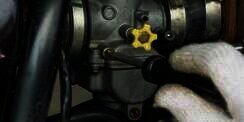 Biar Enggak Mogok, Begini Cara Bersihkan Karburator Motor