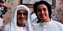 Foto-Foto Dekatnya Arbani Yasiz dan Ayah yang Jadi Kenangan