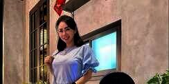 Belanja Mi Instan dan Buah, Penampilan Femmy Permatasari Tetap Cetar