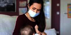 Bolehkah Ibu Positif Covid-19 Menyusui Bayi?