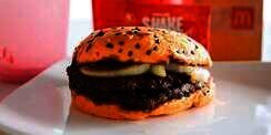 Sambut 17 Agustus, Ada Burger Rendang dan Kentang Gulai