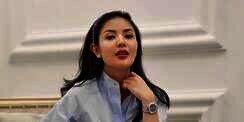 Pakai Baju Model Miring Sebelah, Gaya Nindy Ayunda Disorot