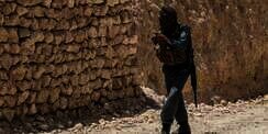 Taliban Tertangkap Kamera Serang Warga yang Pasang Bendera Afghanistan