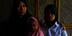 Kisah Getir Ibu Tunggal Jadi Tulang Punggung Keluarga dari Jualan Galon