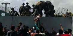 Video Pilu Ayah Putus Asa Serahkan Bayi ke Tentara AS di Bandara Kabul