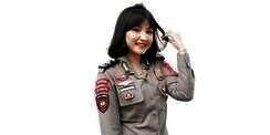 Cantiknya Bak Boneka Susan, 8 Potret Ipda Ajeng yang Viral