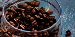 Trik Kontrol Nafsu Makan Pakai Wadah Isi Biji Kopi dari Ahli Gizi