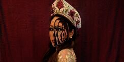Bergaya Makeup Surealis, Warganet Sulit Cari Mata Asli MUA Ini