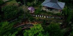 Potret Restoran 'Kerajaan Majapahit' Terbengkalai di Tengah Hutan