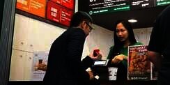 Si Cowok Ngeprank Lamar Wanita Tak Dikenal, Endingnya Sungguh Tak Terduga!