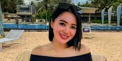 5 Potret Wika Salim Liburan ke Pantai, Pamer Kulit Mulus