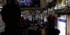 Mulai Hari Ini, Naik KRL Harus Tunjukkan Sertifikat Vaksin Covid-19
