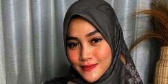 5 Potret Henny Rahman yang Tak Kalah Cantik dari Larissa Chou