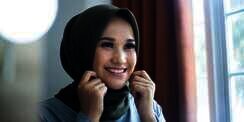 Trik Memakai Kerudung Tanpa Jarum Pentul