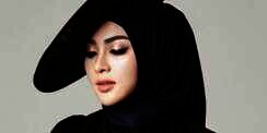 6 Potret Lawas Syahrini Jadi Biduan Bareng Adik