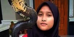 Ingat Aksi Puput yang Viral Mandikan Ular Kobra Bikin Bergidik? Endingnya...