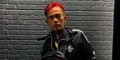 Gagal Artis, Ade Londok Balik Jadi Tukang Jahit Pinggir Jalan