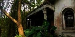 Penampakan Rumah Angker Milik Artis, Terbengkalai 30 Tahun!