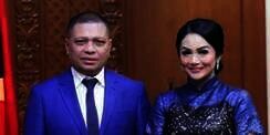 Pelukan Haru Krisdayanti Sambut Kepulangan Lemos, Para Artis Ikutan Baper