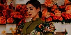 Tasya Farasya Bergaya Unik Pakai Dress Vintage Motif Floral 