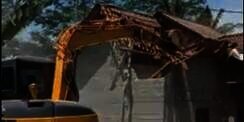 Kembali Terjadi, Rumah Dirobohkan Gara-gara Diselingkuhi Istri