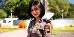Ingat Briptu Sefin Polwan Cantik yang Viral? Kabar Terbaru dapat Hadiah dari Jenderal