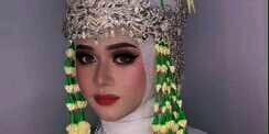 TikTokers 'Sulap' Laki-laki Jadi Pengantin Wanita Adat Sunda