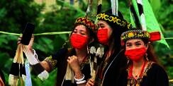Bahasa Asli Suku Dayak Masuk Daftar Terancam Punah UNESCO