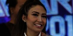 Cuma Beda Warna, Ayu Dewi Rela Beli Tas Ratusan Juta dengan Model yang Sama
