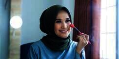 Video Makeup Agar Terlihat Awet Muda, Justru Bikin Ngilu