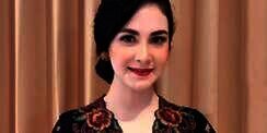 Potret Cantik Arumi Bachsin Saat di Rumah, Hingga Dampingi Suami Bertugas