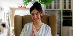 Padukan Dress dan Cardigan, Total Outfit Vanesha Prescilla Rp74 Juta