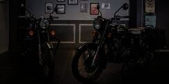 Hanya Ada 90 Unit, Begini Cara Pesan Royal Enfield Classic 500 Tribute Black