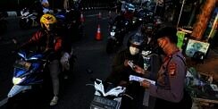 Pemerintah Perbolehkan Kegiatan Masyarakat Saat Libur Natal dan Tahun Baru, Asalkan Terkendali